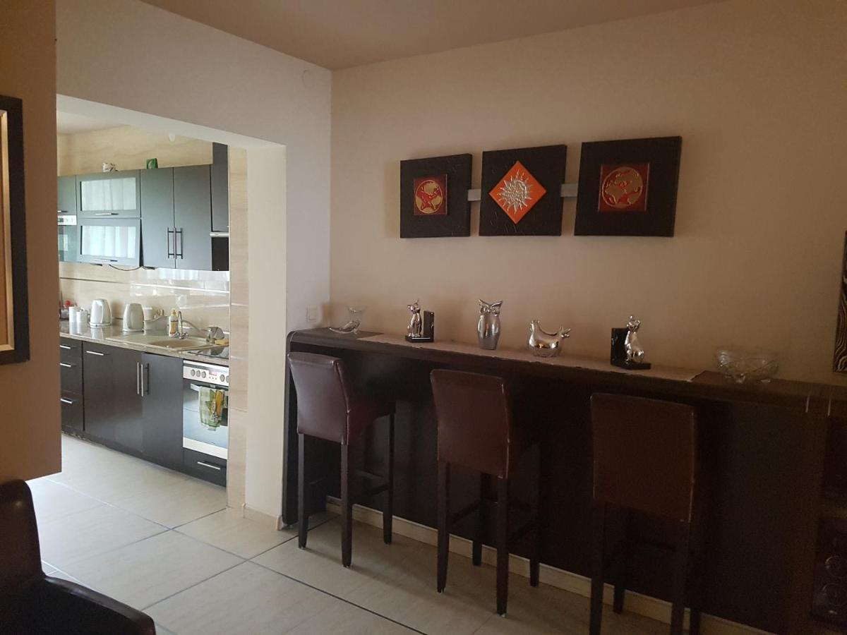 Villarenoma Nadarzyn Exteriér fotografie